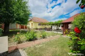 Casă cu 3 camere, complet renovată, teren 8.788 mp, For...