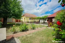 Casă cu 3 camere, complet renovată, teren 8.788 mp, For...