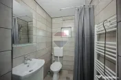 Casă cu 3 camere, complet renovată, teren 8.788 mp, For...