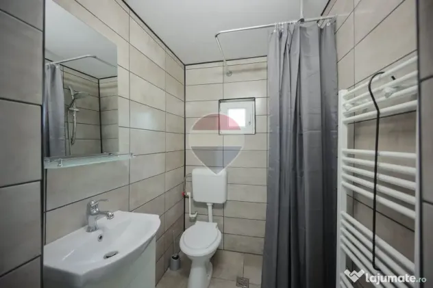 Casă cu 3 camere, complet renovată, teren 8.788 mp, For...