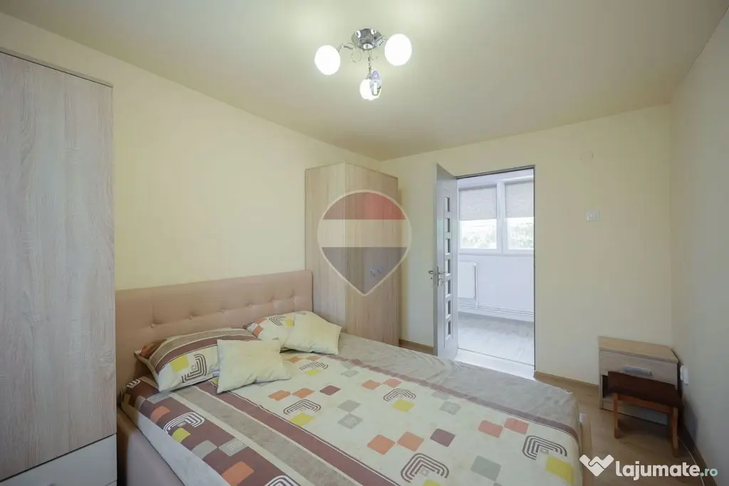 Casă cu 3 camere, complet renovată, teren 8.788 mp, For...