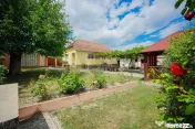 Casă cu 3 camere, complet renovată, teren 8.788 mp, For...