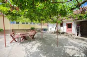 Casă cu 3 camere, complet renovată, teren 8.788 mp, For...