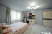 Casă cu 3 camere, complet renovată, teren 8.788 mp, For...