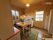 Casa individuala cu 5 camere si teren de 337 mp - zona Crisa 