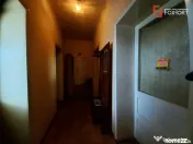 Casa individuala cu 5 camere si teren de 337 mp - zona Crisa 