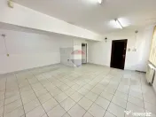Spațiu comercial de închiriat în Confecții/Arad 