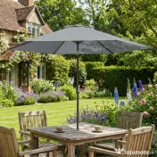 Outsunny Umbrelă de Grădină 3x3 m Înclinabilă cu Deschidere prin Manivelă, Umbrelă de Exterior cu Husă, Anti-UV 30+ din Metal și Poliester 180 g/㎡, Gri | Aosom Romania