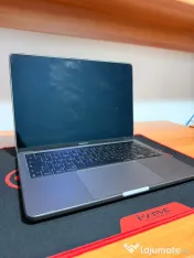 MacBook + Magic Mouse (White)