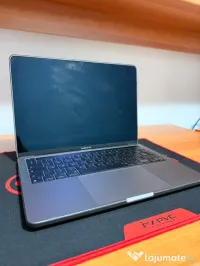 MacBook + Magic Mouse (White) 