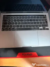 MacBook + Magic Mouse (White)