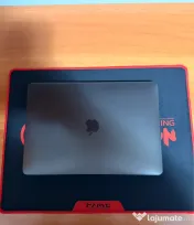 MacBook + Magic Mouse (White)