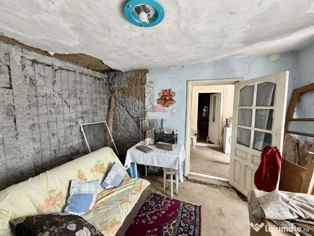 Casă cu 3 camere de vânzare Campinenaca