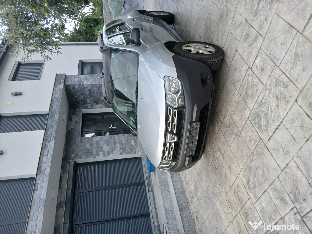 De vânzare dacia duster benzina motor 1.6 an 2014