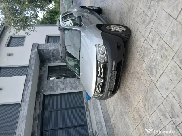 De vânzare dacia duster benzina motor 1.6 an 2014