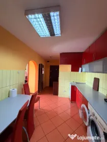 Inchiriez apartament cu 3 camere central Piata la 5min. mers pe jos