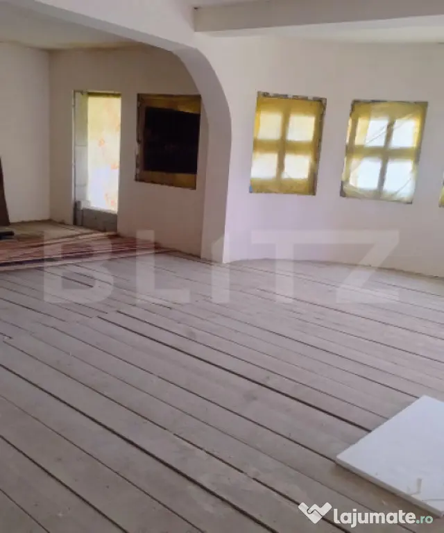 Casă de vânzare, 450 mp, zonă Nord-Est