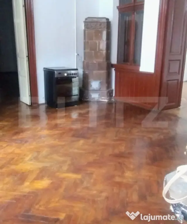 Casă de vânzare, 450 mp, zonă Nord-Est