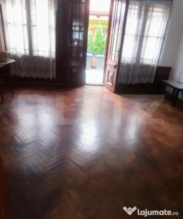 Casă de vânzare, 450 mp, zonă Nord-Est