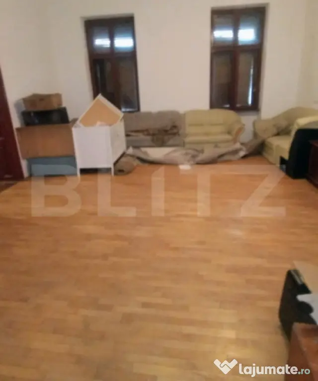 Casă de vânzare, 450 mp, zonă Nord-Est