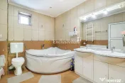 Casa cu curte | Potential pentru rezidenta sau afacere| A... 