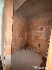 Apartament 3 camere, 2 bai, decomandat, etaj intermediar, zo 
