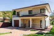 Vila moderna de 5 camere zona Lacul Noua
