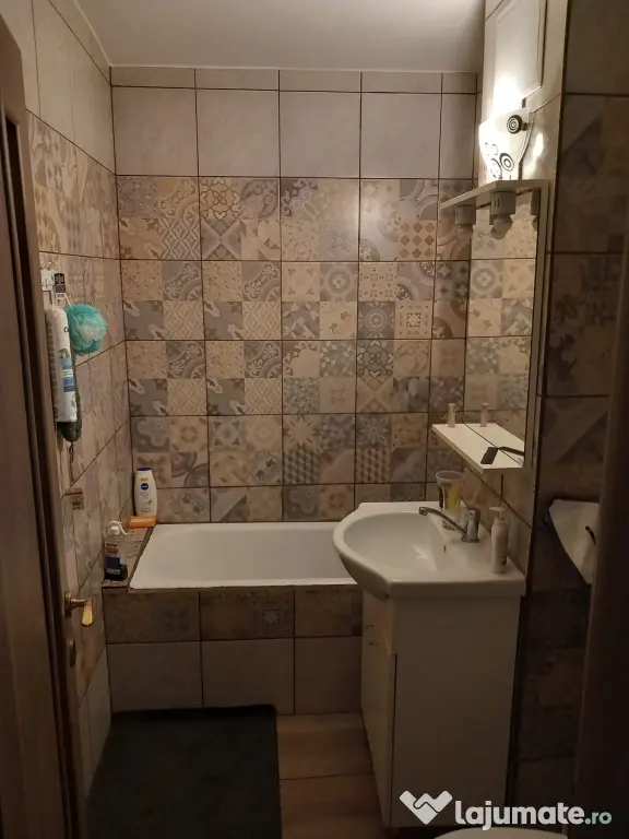 Închiriez apartament cu o cameră