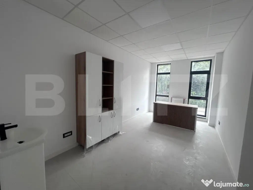 Spatiu comercial, 439 mp, pretabil clinica medicala, vad str