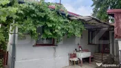 Investiție !Teren intravilan 305 mp, front 13m, cu casa dem 