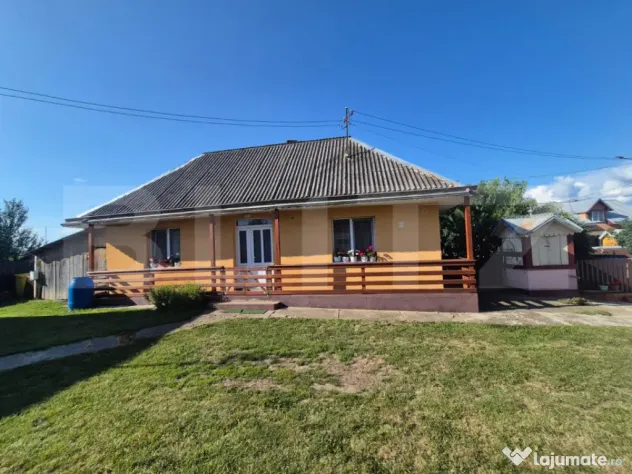 Casa batraneasca locuibila , 70 mp, teren 5600 mp, Costana