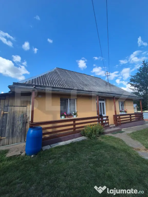 Casa batraneasca locuibila , 70 mp, teren 5600 mp, Costana
