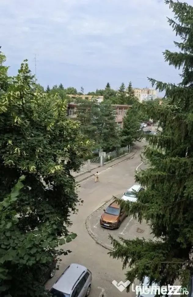 Apartament 4 camere Nord ,Etaj 3 la Poarta Scolii nr 14