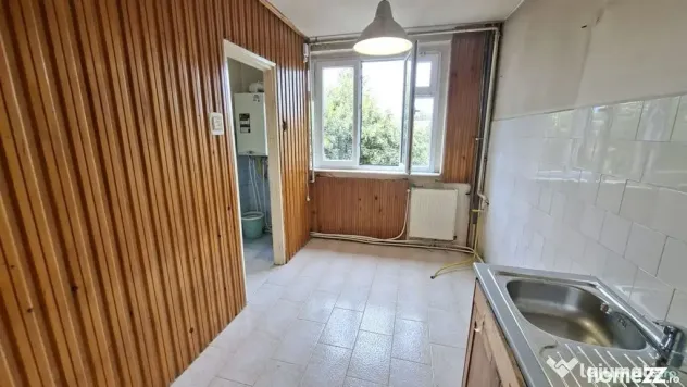 Apartament 4 camere Nord ,Etaj 3 la Poarta Scolii nr 14