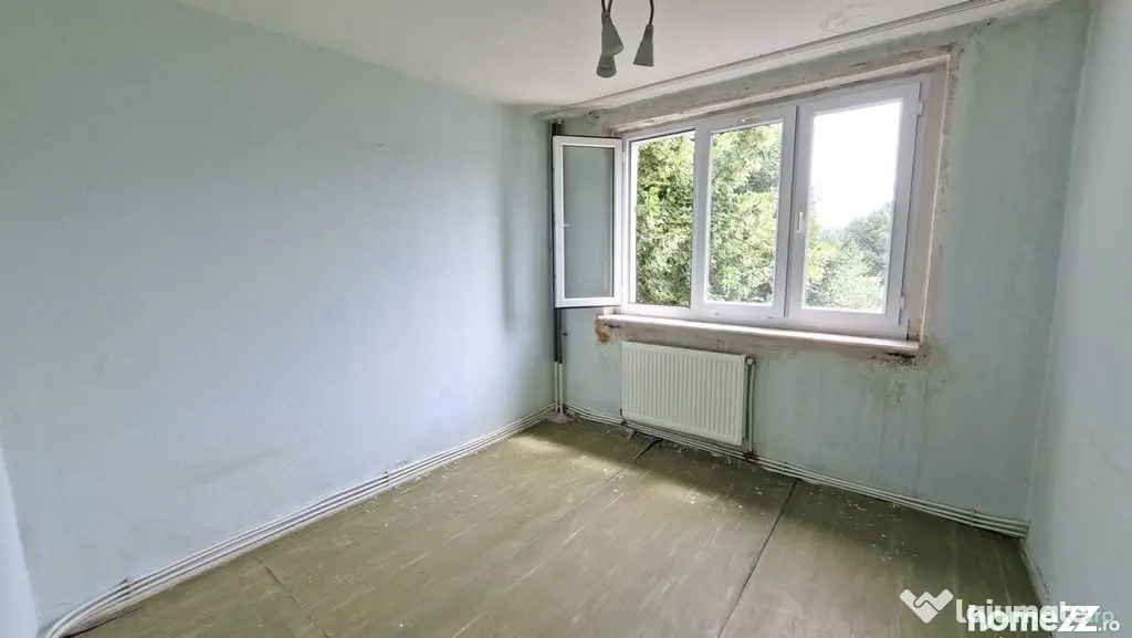 Apartament 4 camere Nord ,Etaj 3 la Poarta Scolii nr 14