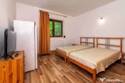 Proprietate de poveste în Corbi, Argeș - Doua case si 6... 