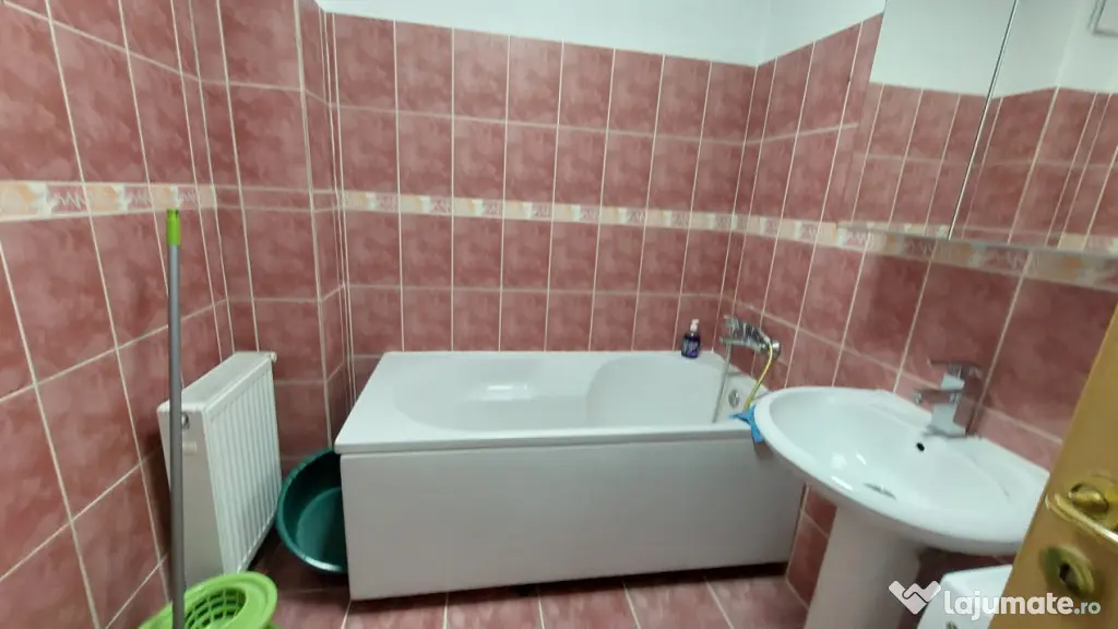 Apartament 3 camere zona Stefan cel Mare