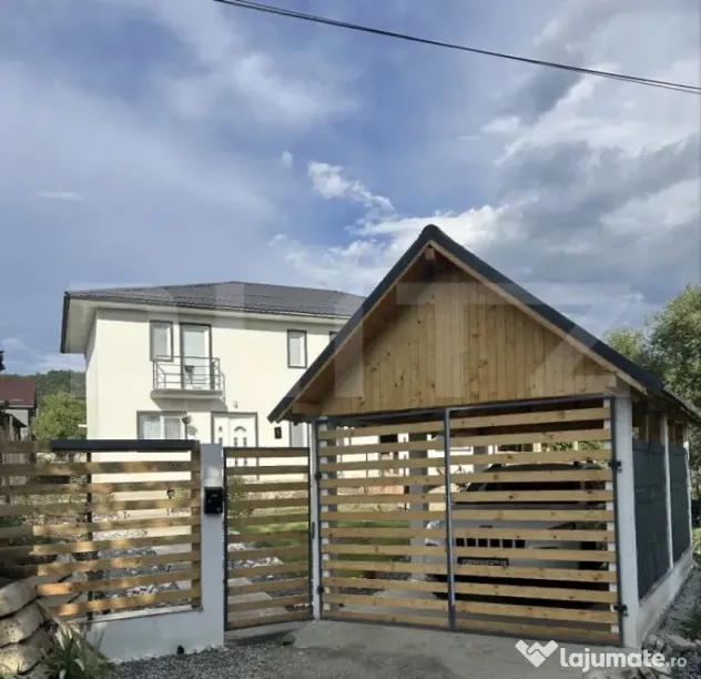 Duplex spațios, 98 mp utili, 250 mp de teren