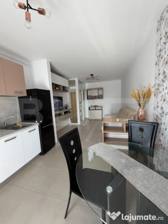 Inchiriez apartament- 3 camere, zona Maurer