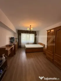 Apartament 3 camere, decomandat, Zona Mall, Et 2
