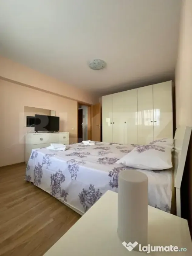 Apartament cu 2 camere, decomandat, loc de parcare – Zona
