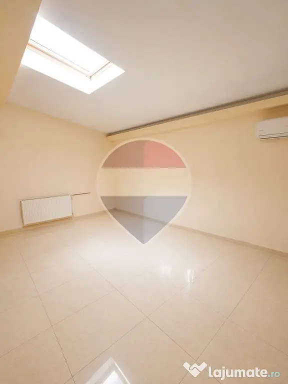 Casă / Vilă cu 12 camere de vânzare | Fundeni, Sector 2