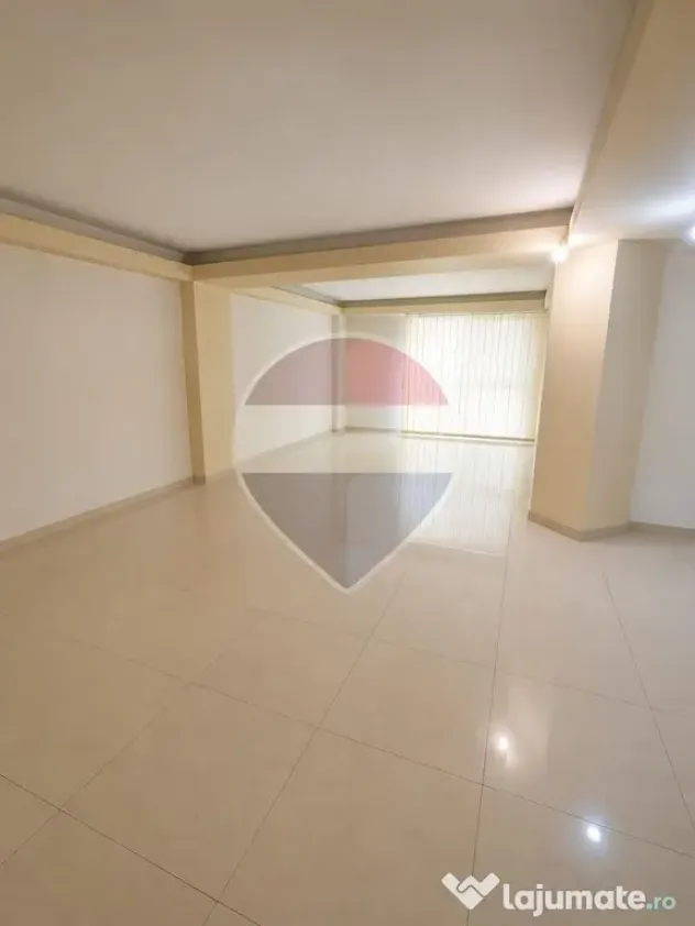 Casă / Vilă cu 12 camere de vânzare | Fundeni, Sector 2