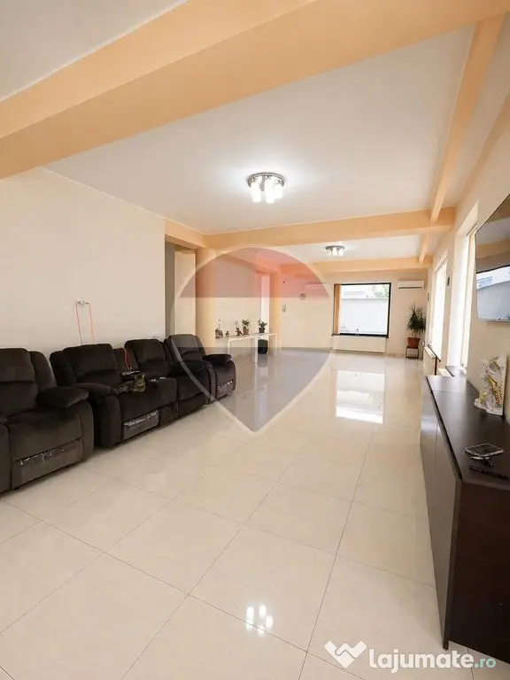 Casă / Vilă cu 12 camere de vânzare | Fundeni, Sector 2