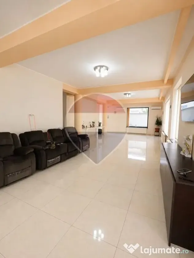 Casă / Vilă cu 12 camere de vânzare | Fundeni, Sector 2
