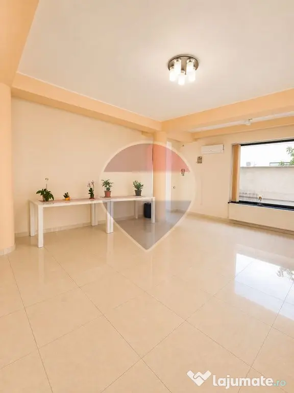 Casă / Vilă cu 12 camere de vânzare | Fundeni, Sector 2