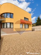 Casă / Vilă cu 12 camere de vânzare | Fundeni, Sector 2 