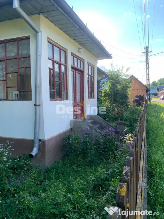Gospodărie completă cu 2.793 mp teren și multiple anexe,