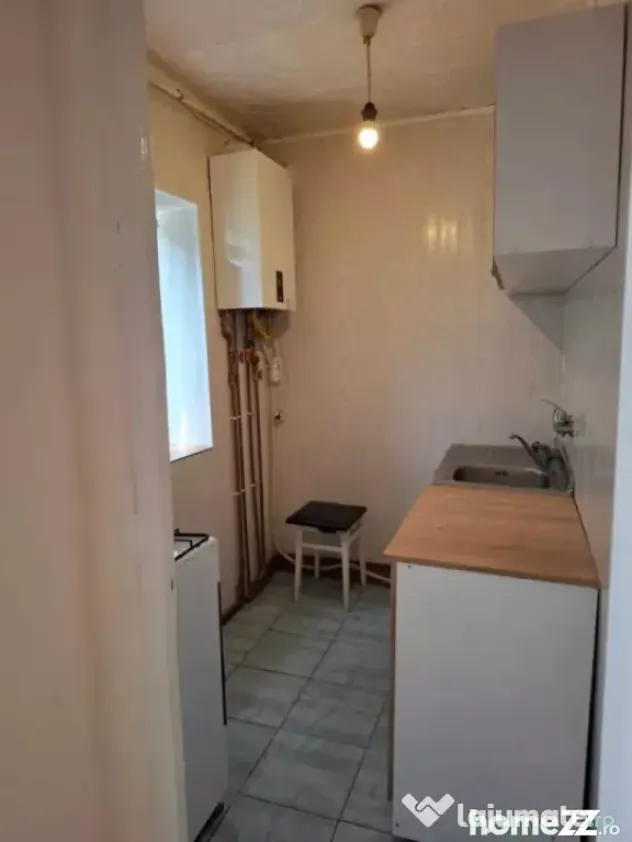 Garsonieră cu centrală termică nouă și balcon închis ?