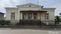 De închiriat apartament 2 camere, situat la casa, 70 mp uti